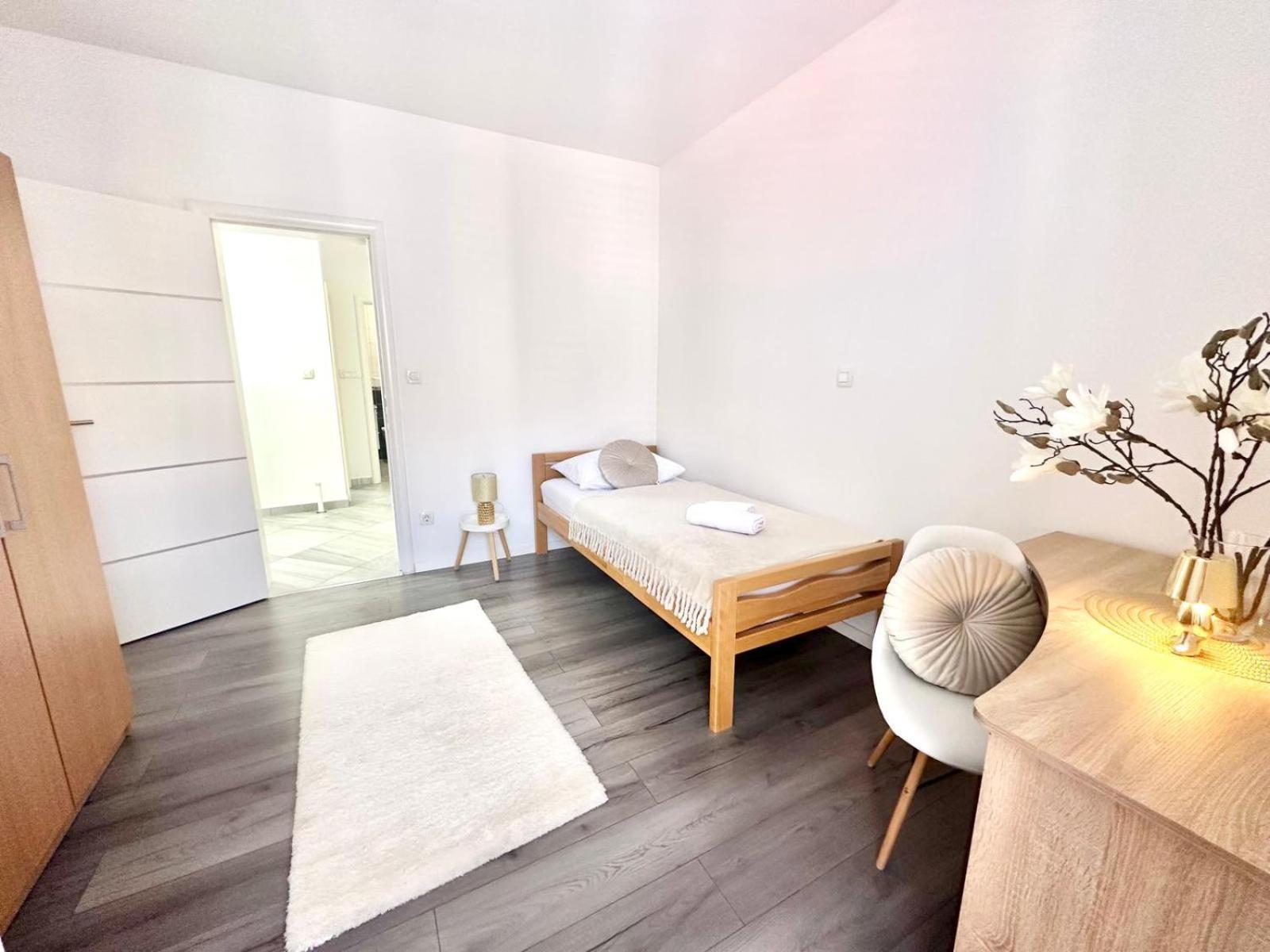 Niko Apartment